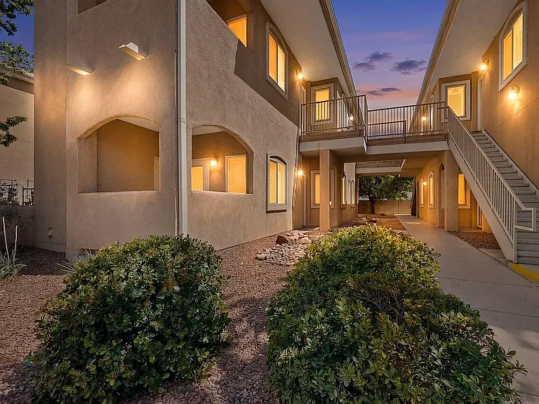 1 bed, 828 sqft, $1,600 — Photo 2
