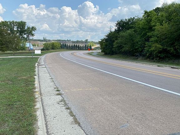 5th image of 14088 Jonathan Carver Pkwy