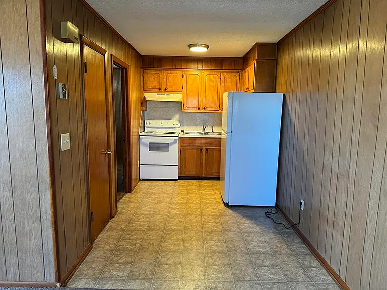 70 Franks Ct #6 — Photo 2