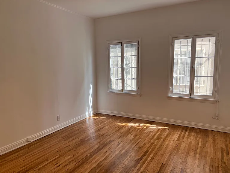 741 S Mansfield Ave — Photo 16