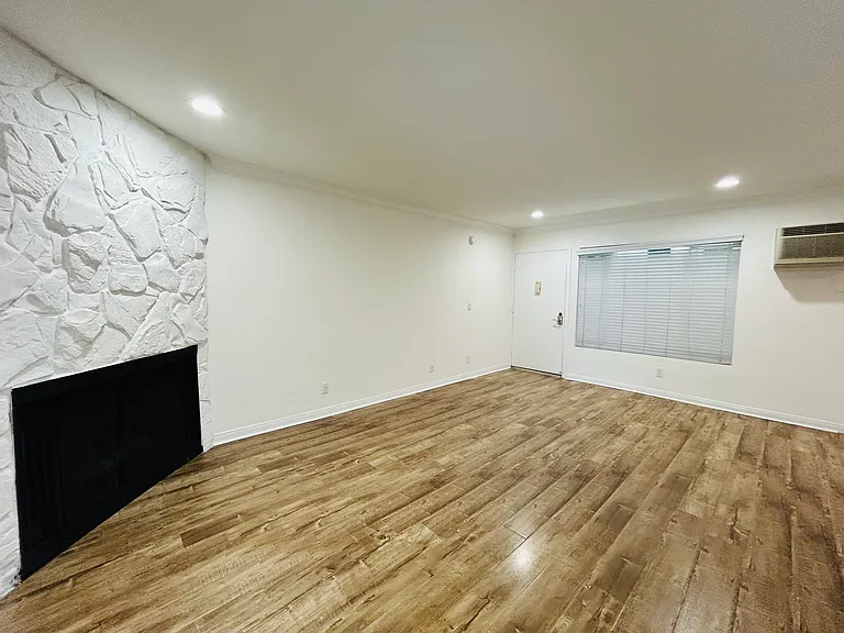 3762 Canfield Ave — Photo 5