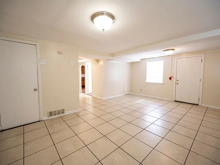 3901 Roosevelt Blvd — Photo 12