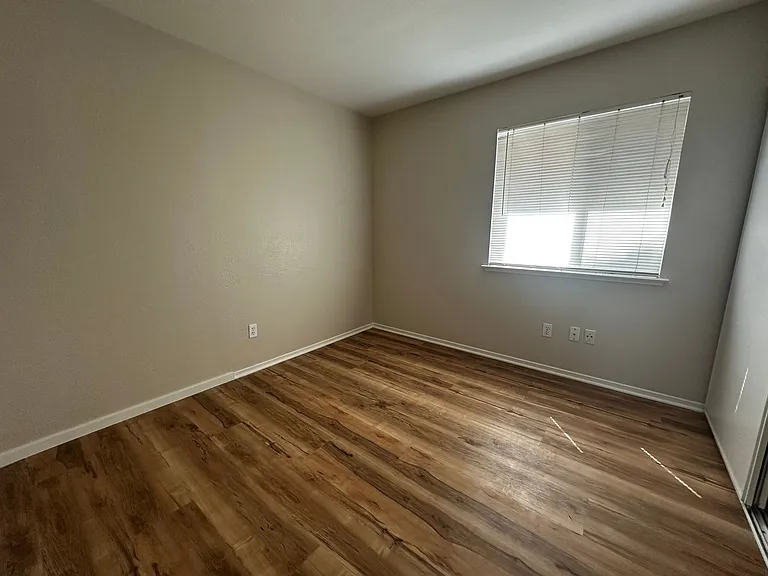 4901 Hillridge Way — Photo 8