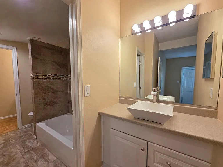 5014 Sunsuite Trl — Photo 10