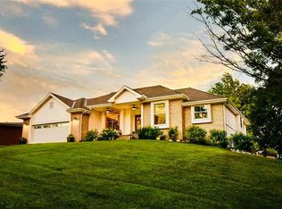 105 Summit Dr, Wathena, KS 66090