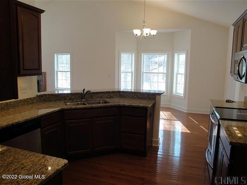 5th image of 8 Joshua Place