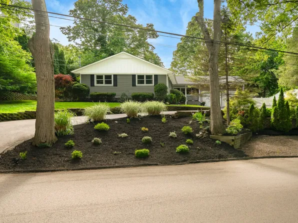 30 Ferndale Ave, Miller Place, NY 11764