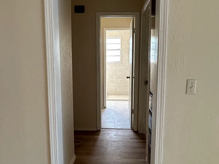 519 Robin Hill Rd — Photo 7