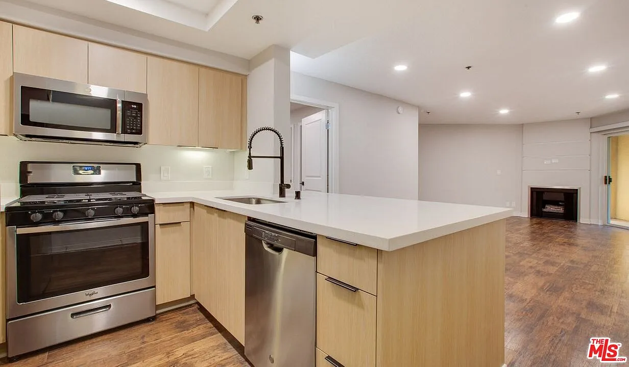 2 bed, 2.0 bath, 1016 sqft, $3,929 — Photo 1