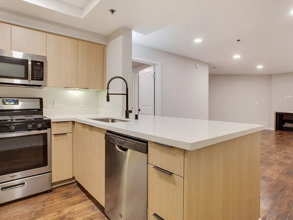 7660 Beverly Blvd #115