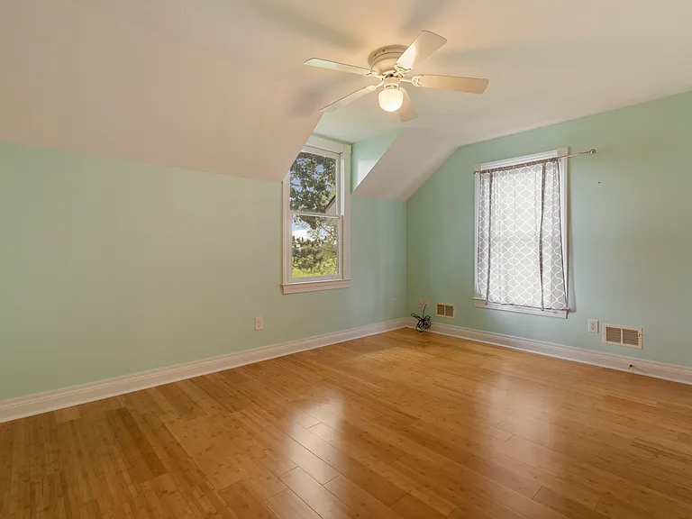 5820 Chamberlain Ln — Photo 52