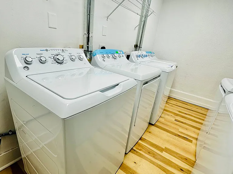 810 W Iowa St #B — Photo 2