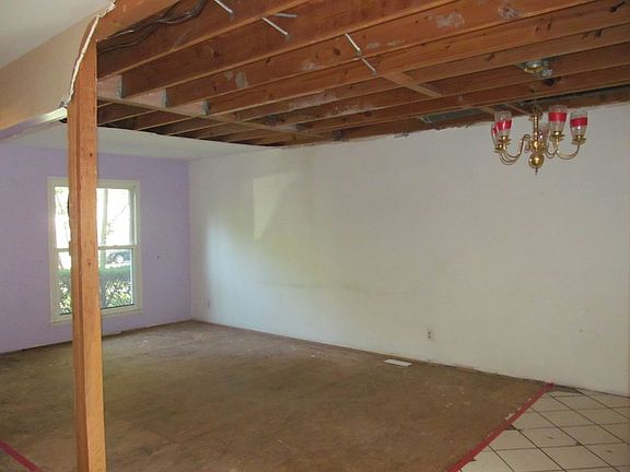 2nd image of 130 Beaconridge Dr