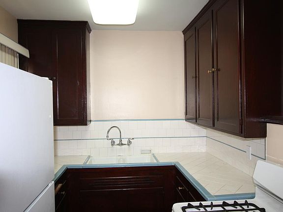 4th image of 5925 Crenshaw Blvd APT 11