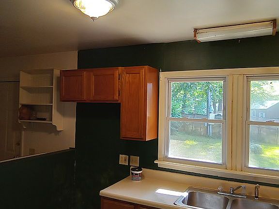 5th image of 4705 N Old Plank Rd