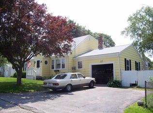 17 Perry Ave, Middletown, RI 02842