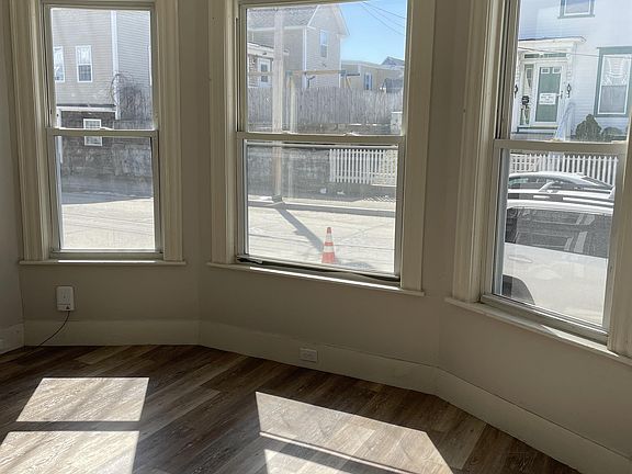 2nd image of 364-1 Merrimack St