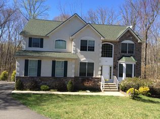 3121 Sparrow Ct, East Stroudsburg, PA 18302
