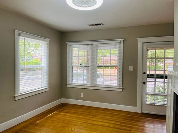 3rd image of 2709-2711 Freeport Blvd #2711FR