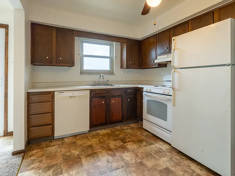 319 Dersam St — Photo 7