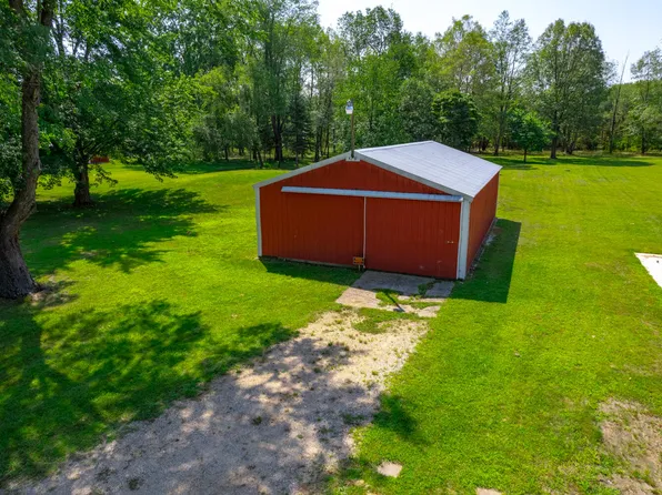 28 118th Ave, Shelbyville, MI 49344