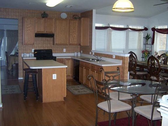 kitchen breakfast area
