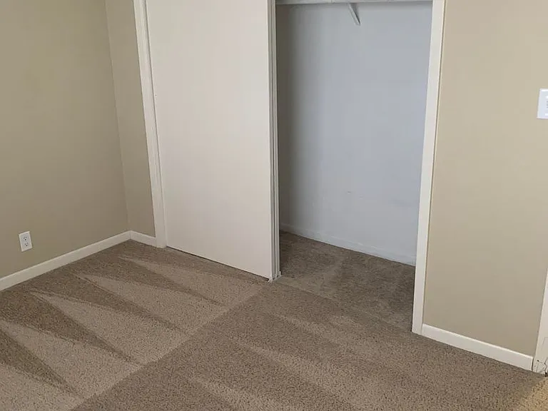 Superior Place Apartments — Photo 50