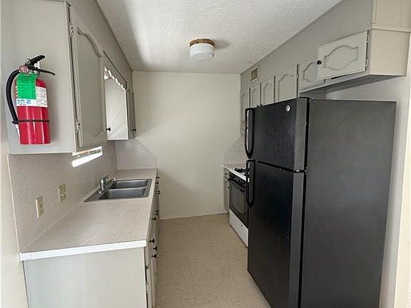 4th image of 2417 W Tamarack Ave #B