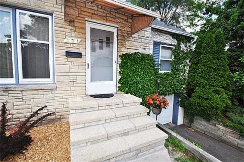 3rd image of 131 Moreland Ave E
