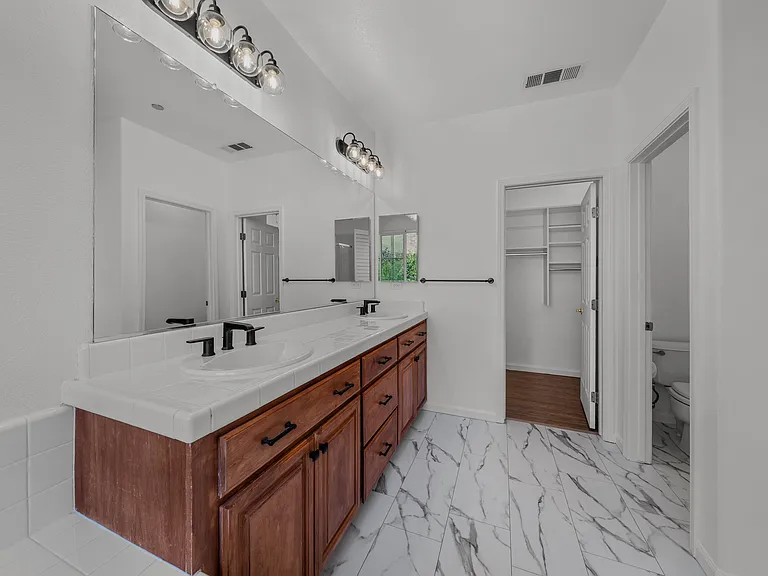 100 Portsmouth Dr — Photo 29