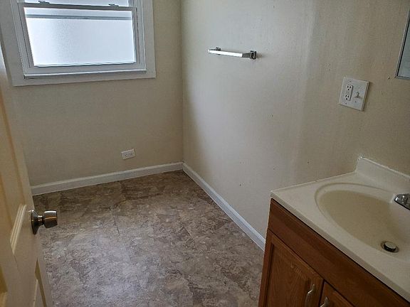 5th image of 749 Fairbanks Ave