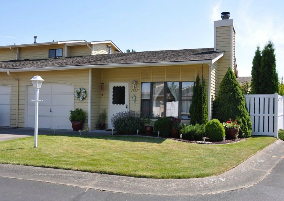1st image of 1905 F St SE