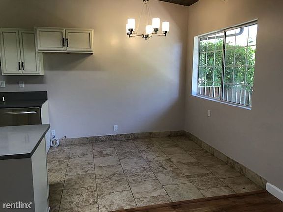 5th image of 12800 Oxnard St #A