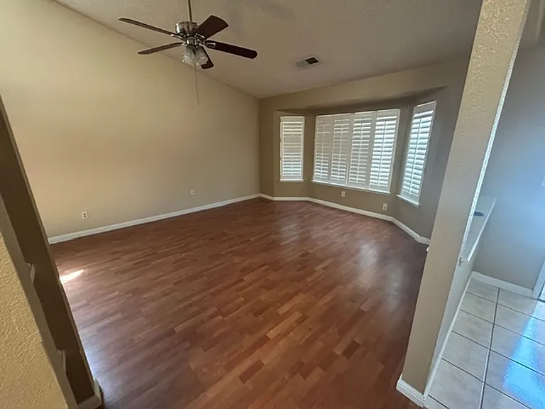 4927 W Hemlock Ave — Photo 3