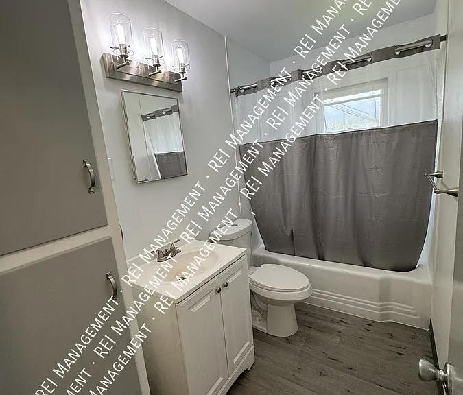 1102 E Broadway St — Photo 8