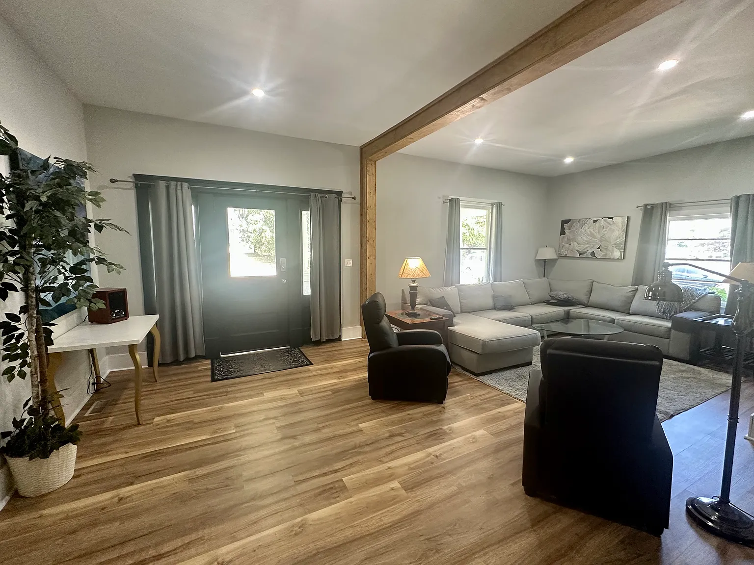 3 bed, 2009 sqft, $3,200 — Photo 3
