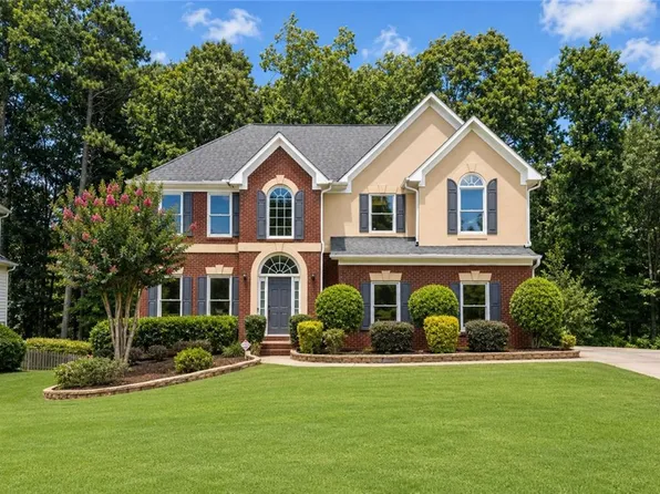 2155 Blackhawk Trl, Lawrenceville, GA 30043