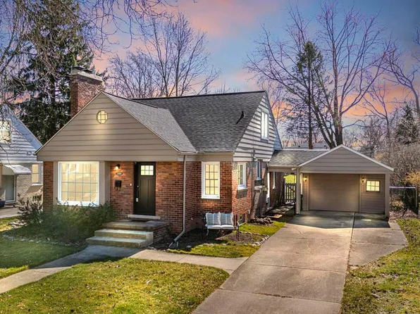 13335 Kingston Ave, Huntington Woods, MI 48070