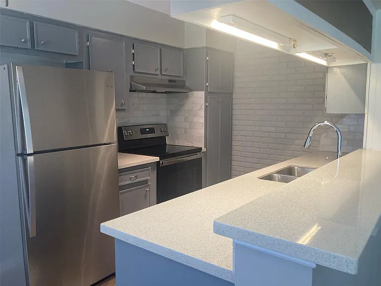 415 Cole St — Photo 5