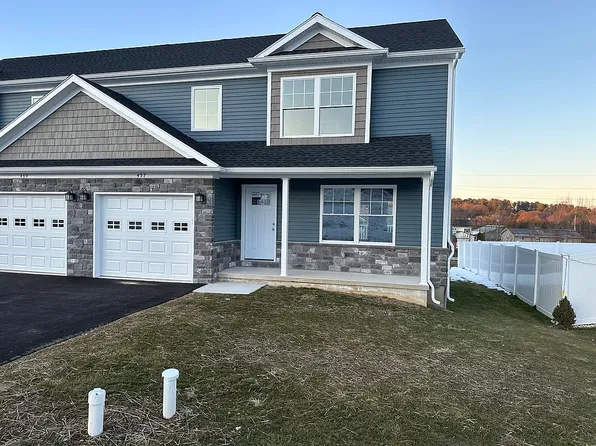 457 Smokering Dr, Robesonia, PA 19551
