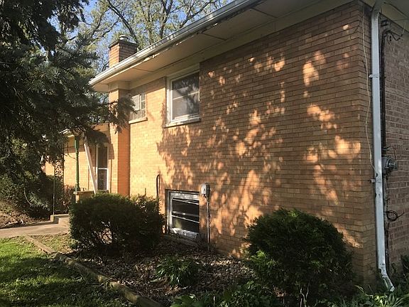 4th image of 2221 Tamarack Dr