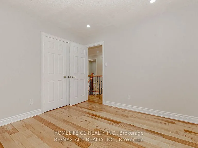 1319 Greenwood Cres — Photo 3