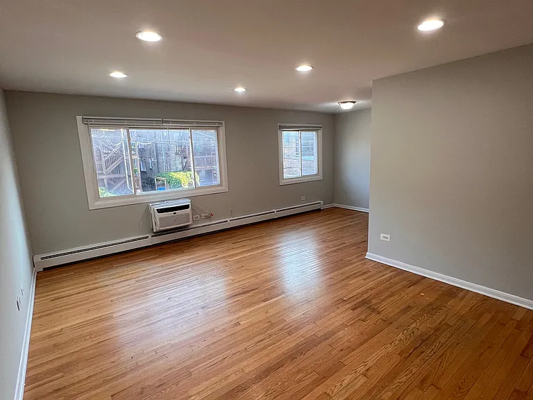 2036 W Foster Ave #B4 — Photo 18