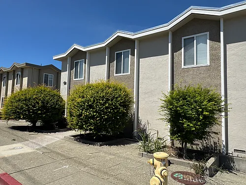 432 Richmond Dr #4 Photo 1