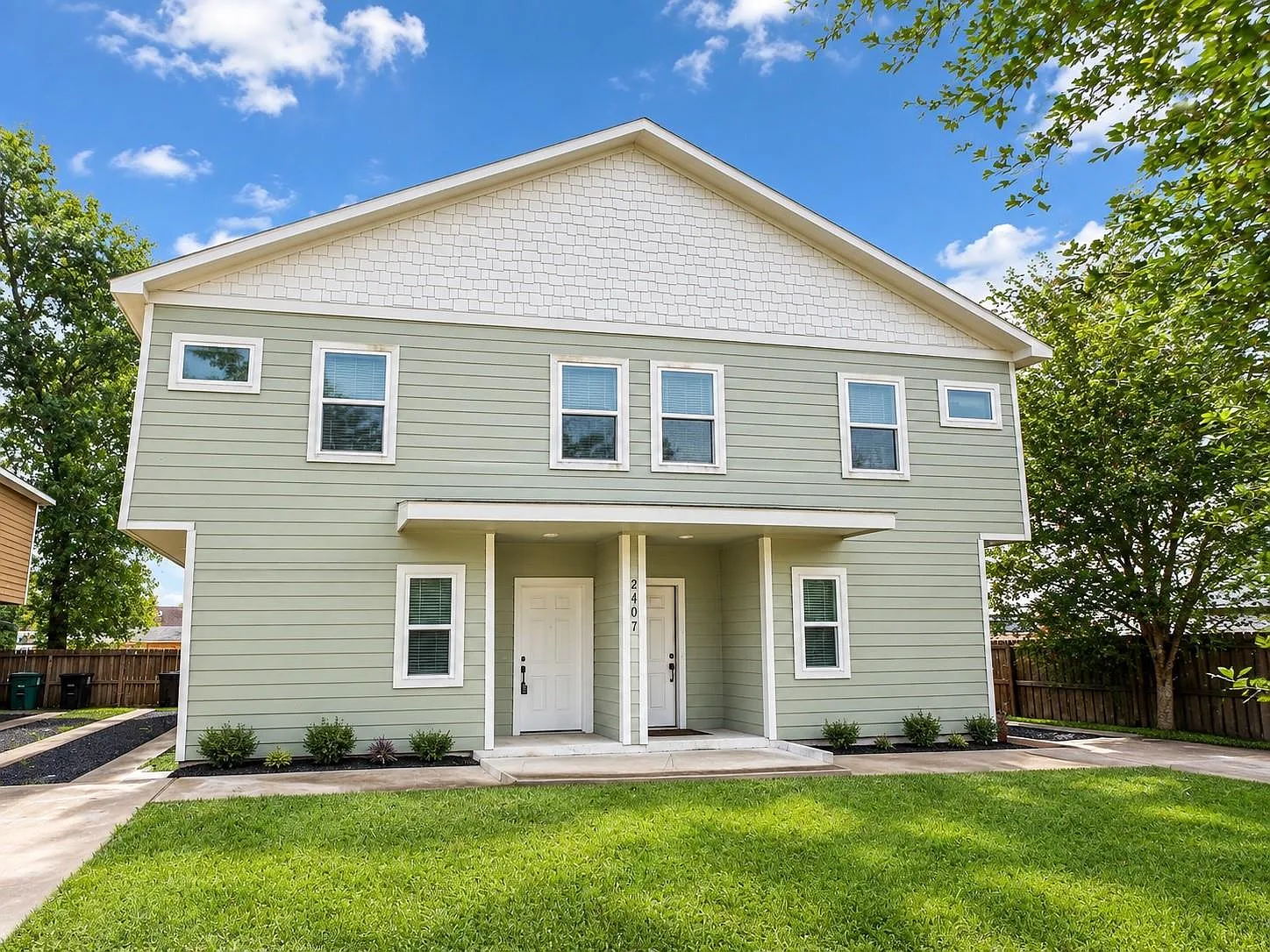 3 bed, 2.5 bath, 1195 sqft, $1,600 — Photo 1