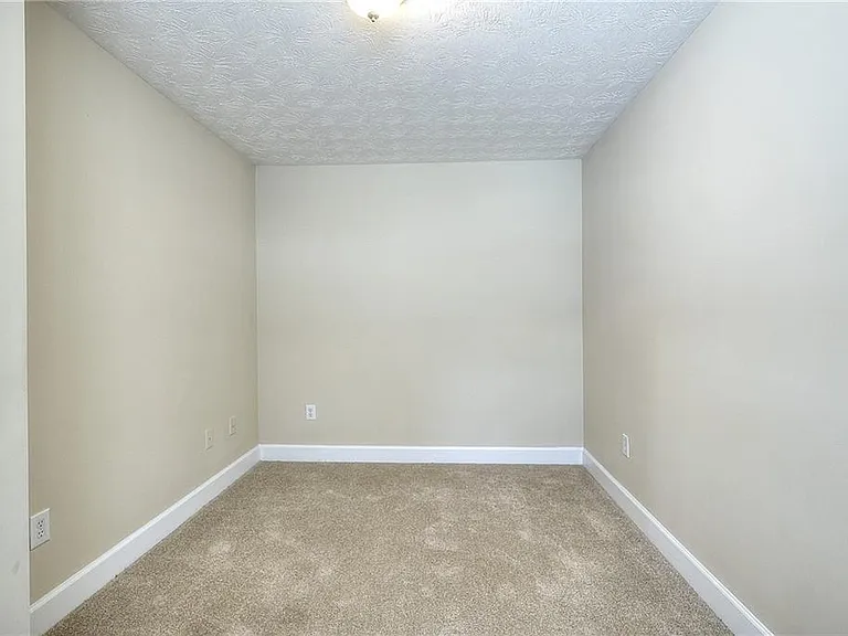 453 Tara Commons Cir — Photo 19