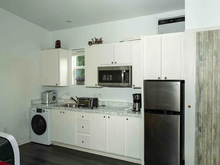 1521 S Stanley Ave — Photo 27