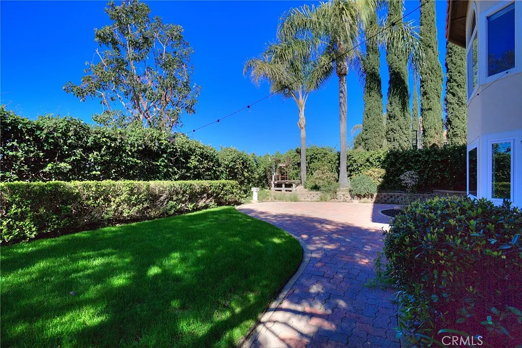 4 bed, 2609 sqft, $6,535 — Photo 4