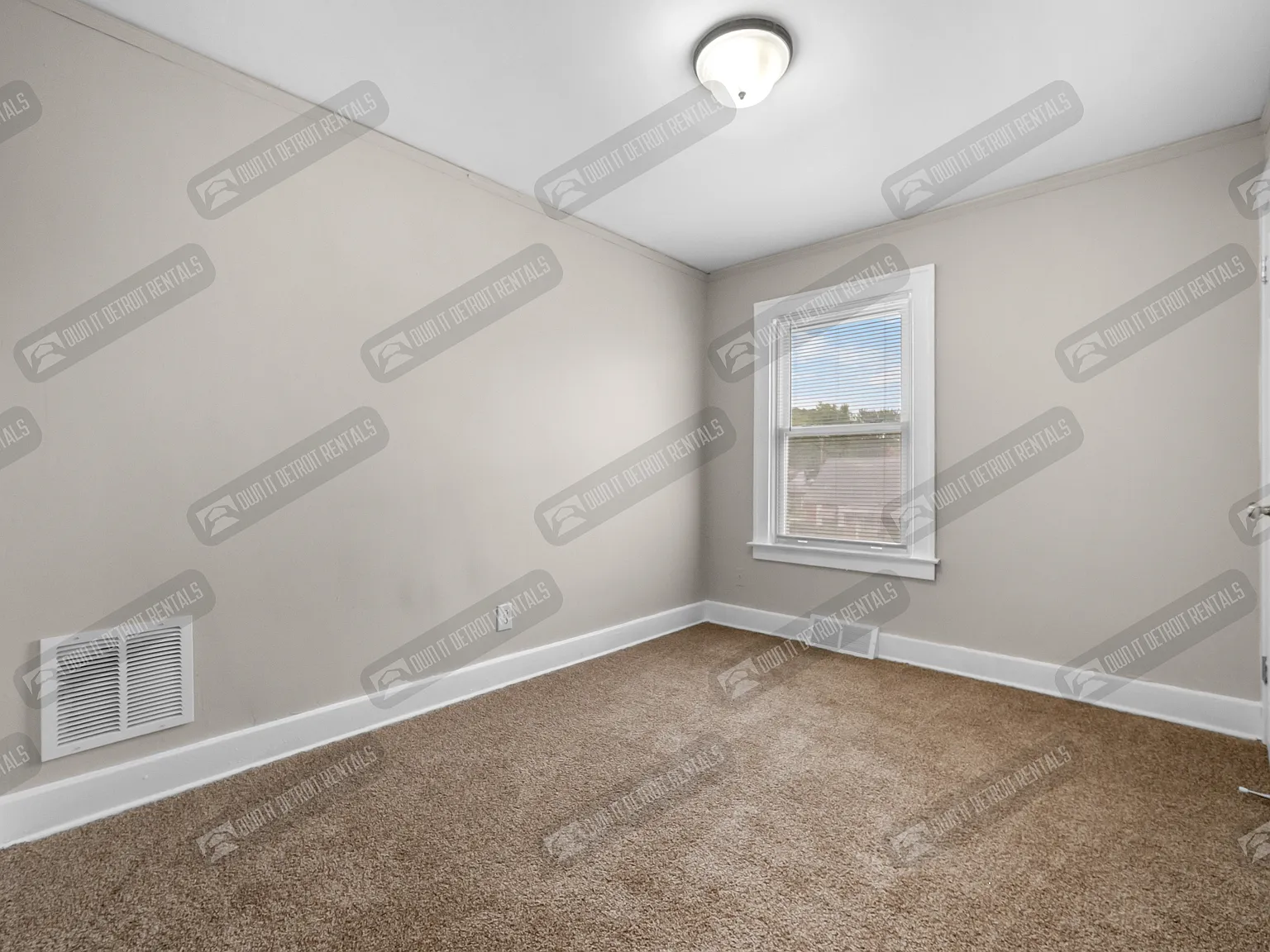 House- Colonial — Photo 3