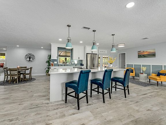 2nd image of 208 Cherry Dr